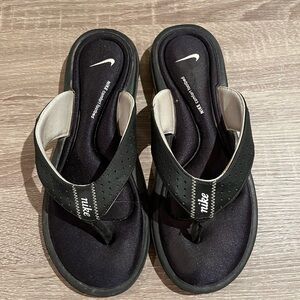 ✔️Nike Thong Sandals – Size 8 | Cushioned, Comfy & Lightly Worn